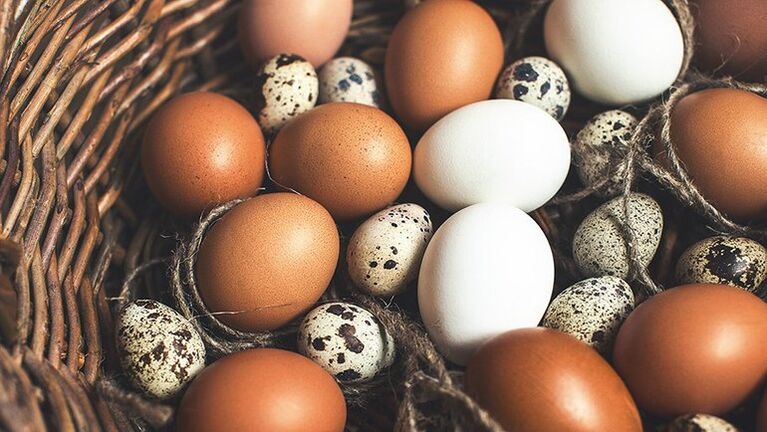 يجب إضافة بيض السمان والدجاج إلى النظام الغذائي للرجل من أجل الحفاظ على الفاعلية. 